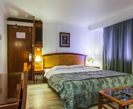 Hotel Chariot Ченнаї Екстер'єр фото