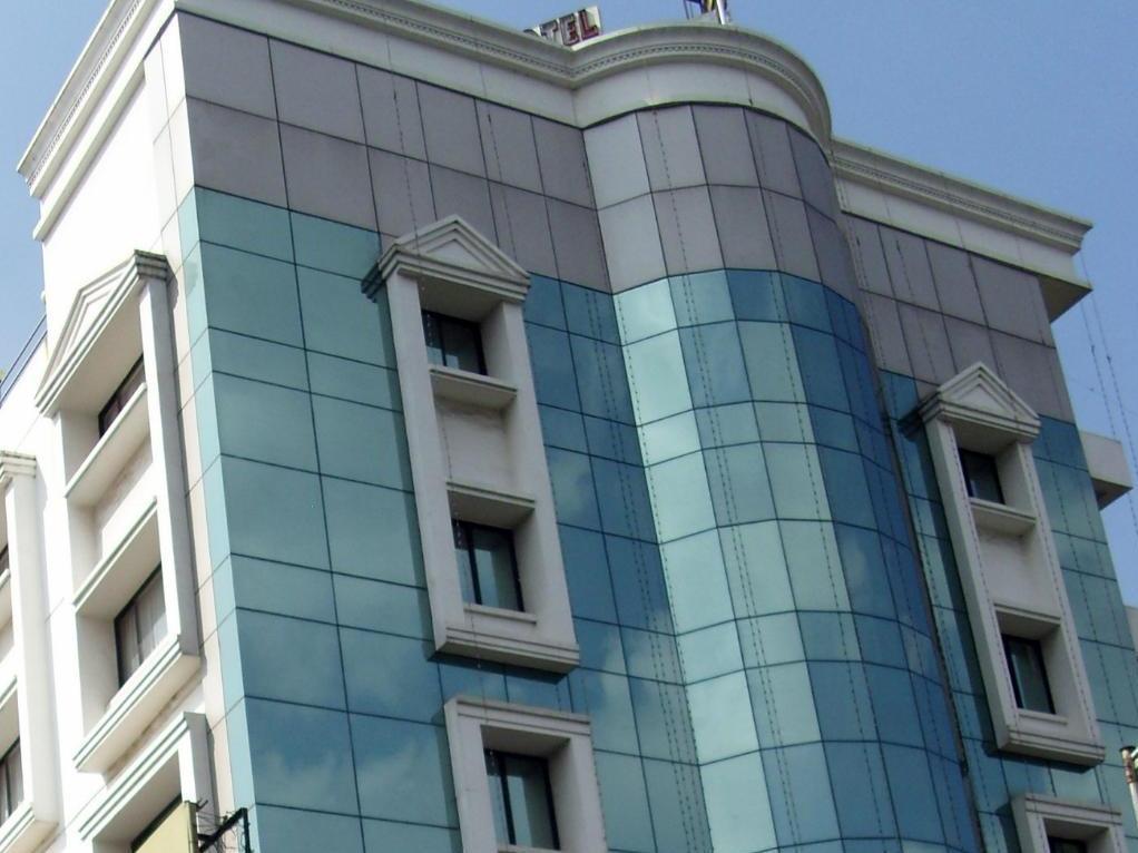 Hotel Chariot Ченнаї Екстер'єр фото